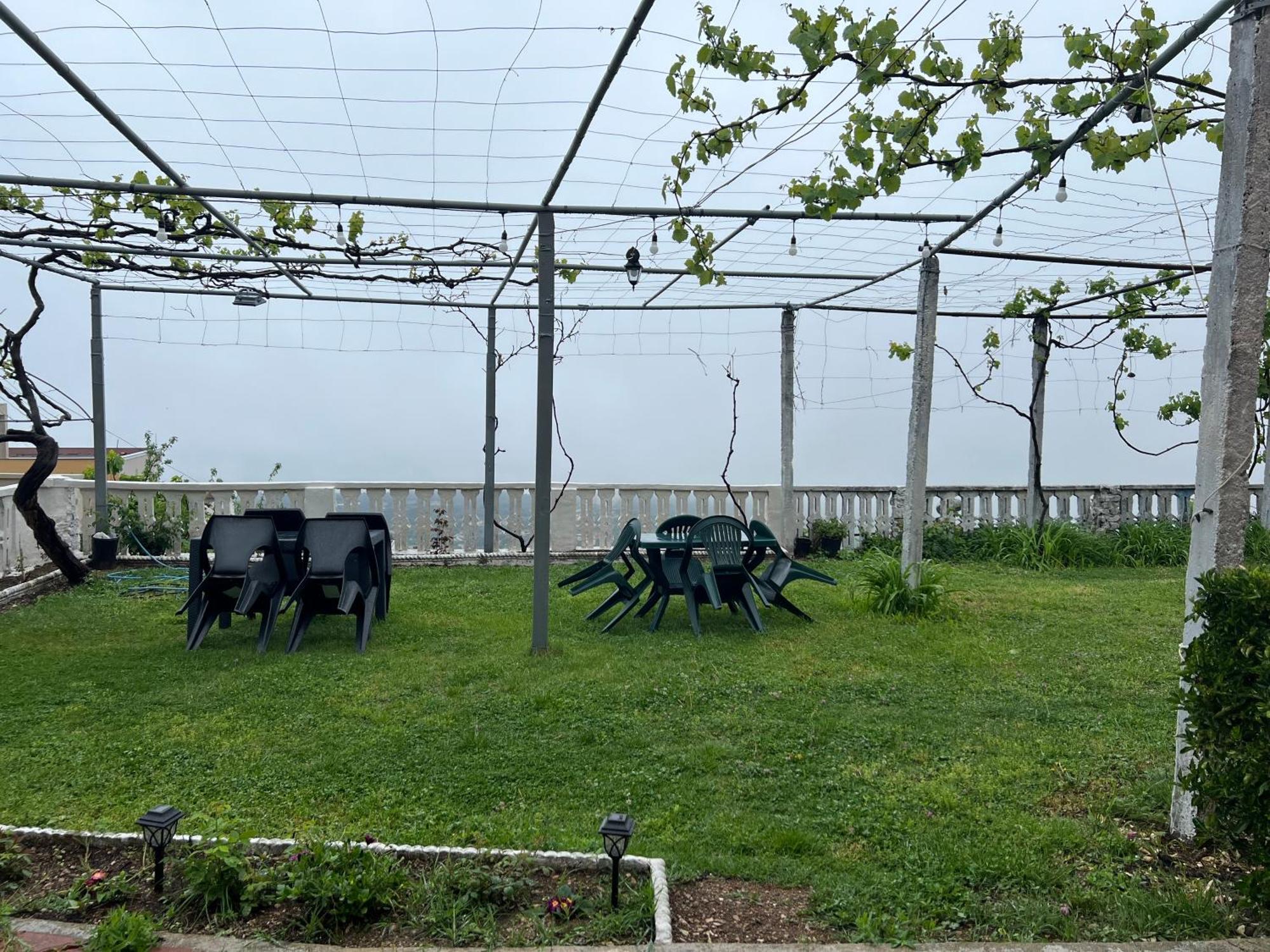 Garden Villa Guni Krujë エクステリア 写真