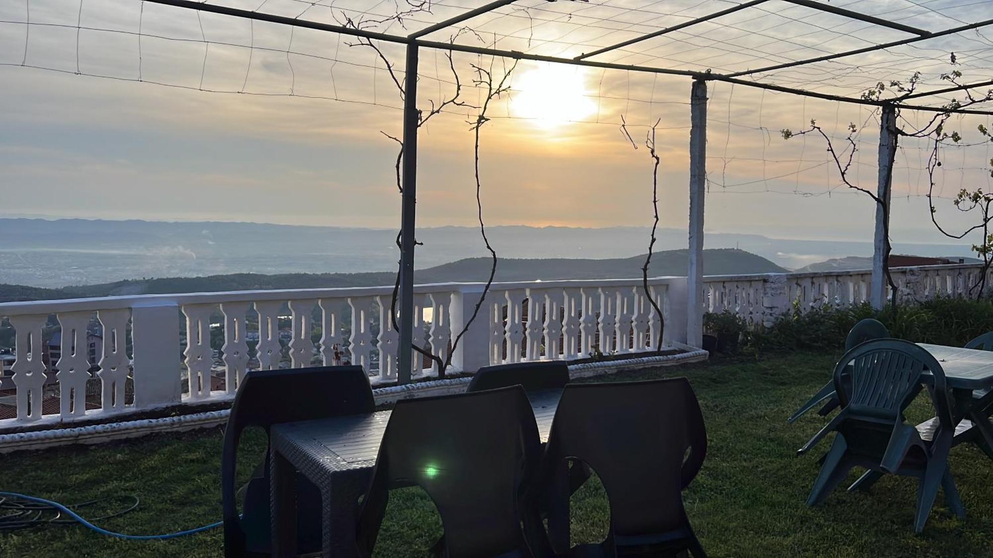 Garden Villa Guni Krujë エクステリア 写真