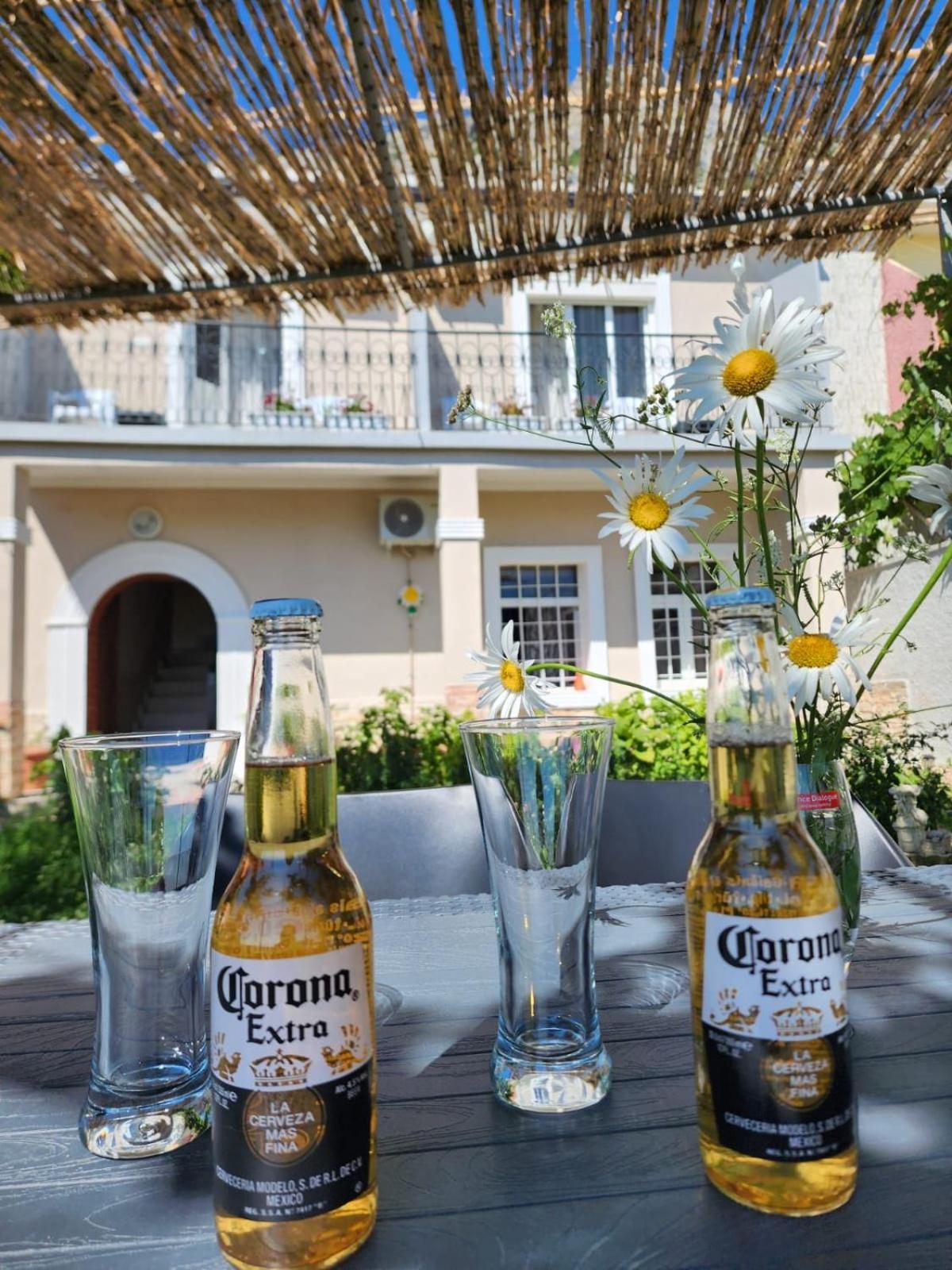 Garden Villa Guni Krujë エクステリア 写真