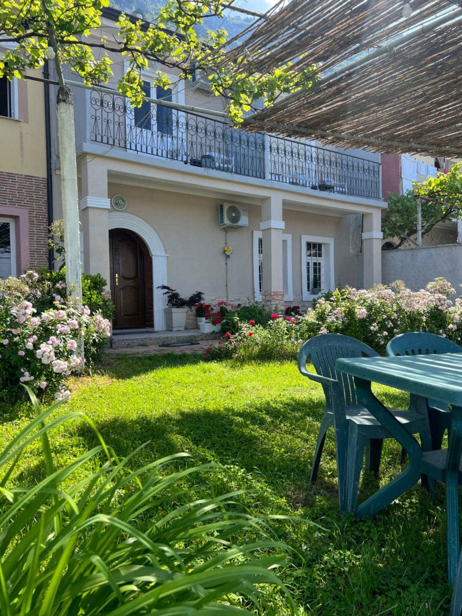 Garden Villa Guni Krujë エクステリア 写真